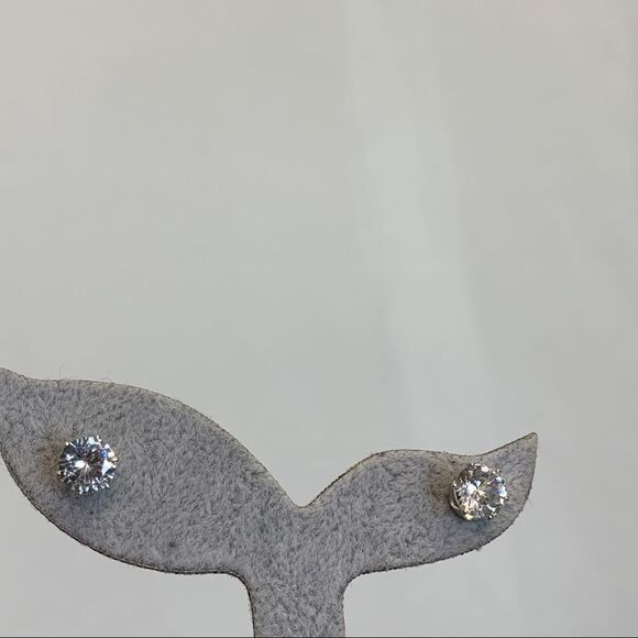 Silver gold tone Crystal Rhinestone stud earrings - Picture 5 of 10